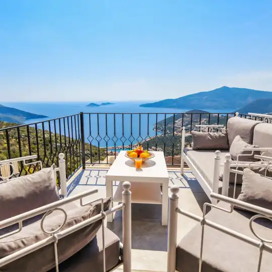 Kalkan’da 2 Yatak Odalı, Modern Tasarımlı Özel Lüks Huzur Dolu Tatil Villası