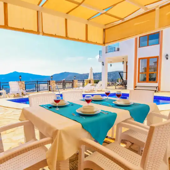 Kalkan’da 2 Yatak Odalı, Modern Tasarımlı Özel Lüks Huzur Dolu Tatil Villası