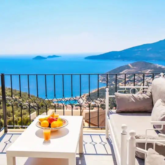 Kalkan’da 2 Yatak Odalı, Modern Tasarımlı Özel Lüks Huzur Dolu Tatil Villası