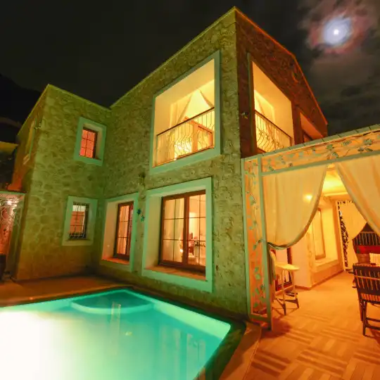Kalkan'da Balayı Çiftleri İçin Jakuzili ve Deniz Manzaralı Muhafazakar Villa