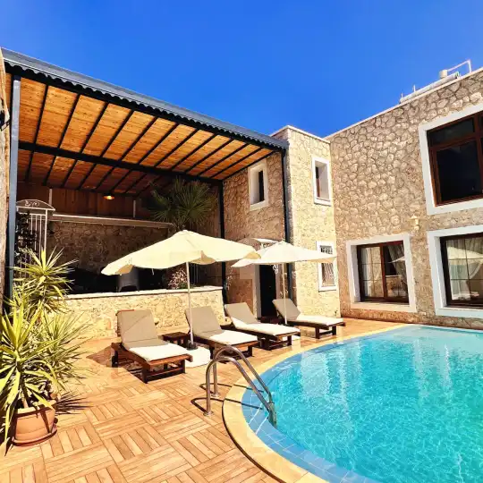 Kalkan'da Balayı Çiftleri İçin Jakuzili ve Deniz Manzaralı Muhafazakar Villa