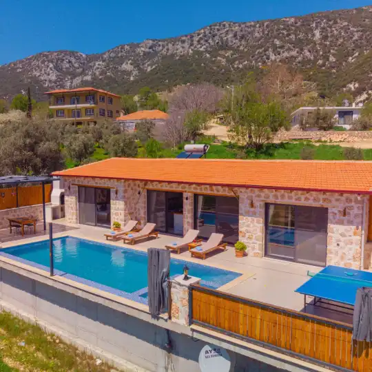 Likya Yolu’nun Eşsiz Güzellikleriyle Çevrili Özel Korunaklı Havuzlu Tatil Villası