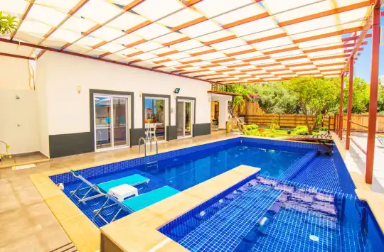 Kalkan Merkeze Yakın Özel Havuzlu ve Jakuzili, Denize Yürüme Mesafesinde Villa