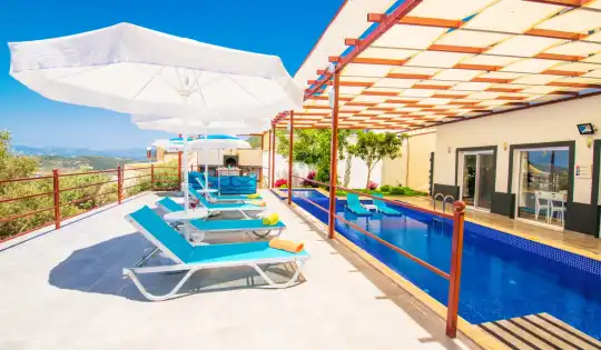 Kalkan Merkeze Yakın Özel Havuzlu ve Jakuzili, Denize Yürüme Mesafesinde Villa