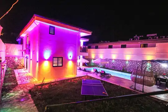 Kalkan Patara’da Jakuzili Doğa Manzaralı Özel Havuzlu Balayı ve Ailelere Özel Villa
