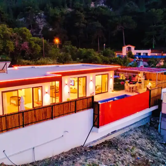 Kalkan Sarıbelen’de Balayı Çiftleri İçin Korunaklı ve Şık Konaklama