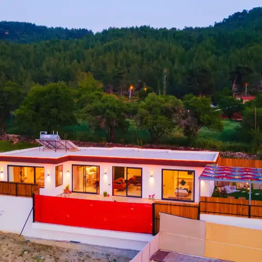 Kalkan Sarıbelen’de Balayı Çiftleri İçin Korunaklı ve Şık Konaklama