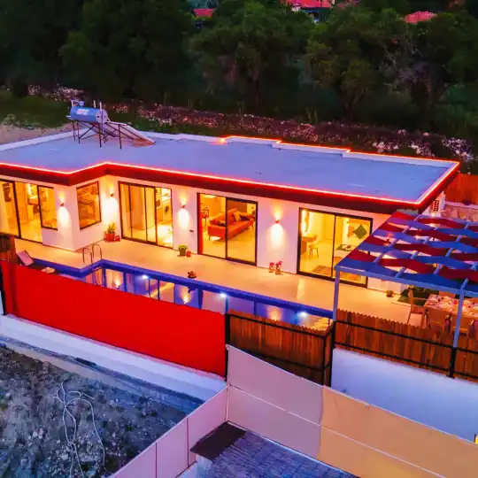 Kalkan Sarıbelen’de Balayı Çiftleri İçin Korunaklı ve Şık Konaklama