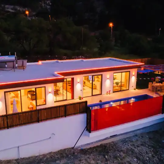 Kalkan Sarıbelen’de Balayı Çiftleri İçin Korunaklı ve Şık Konaklama