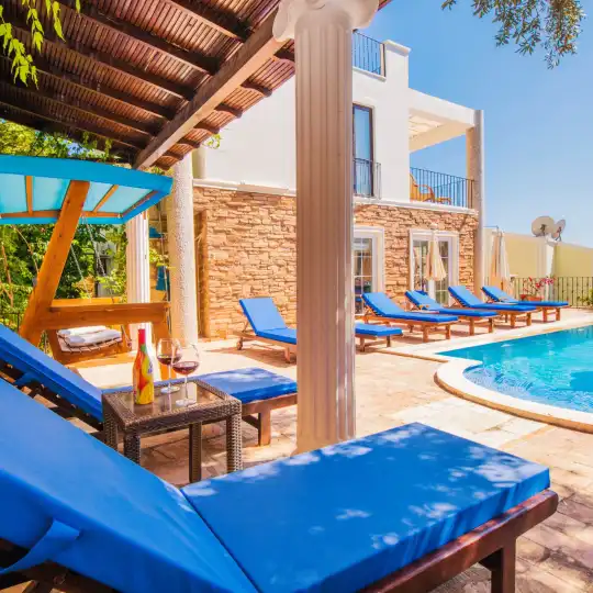 Kalkan'da Denize Yakın Panoramik Manzaralı Terasında Günbatımı Keyfiyle Eşsiz Villa