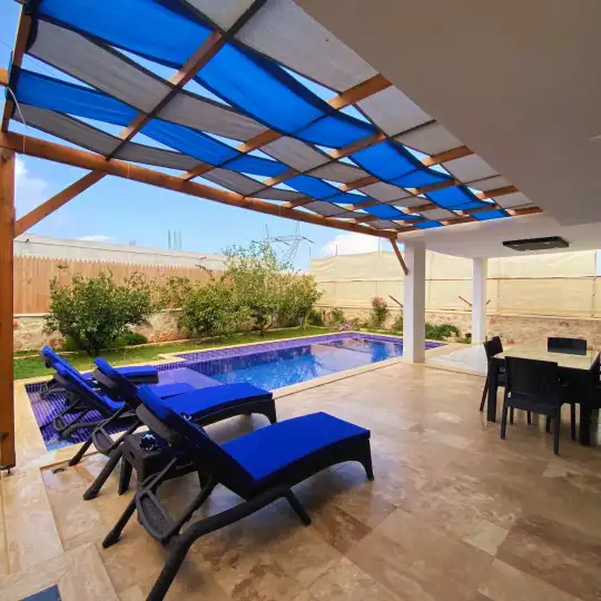 Kalkan’da 5 Kişilik Kapasiteli Balayı Çiftlerine Özel Jakuzi ve Havuz Keyfi Sunan Villa