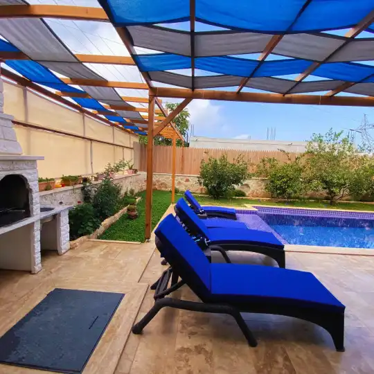 Kalkan’da 5 Kişilik Kapasiteli Balayı Çiftlerine Özel Jakuzi ve Havuz Keyfi Sunan Villa