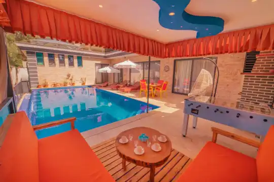 Kalkan Akbel’de Merkeze Yakın, Modern Tasarımıyla Lüks Balayı Villası