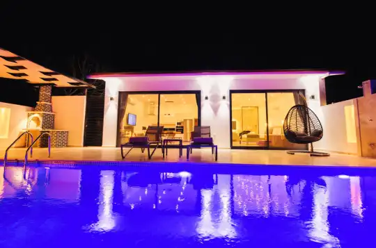 Kalkan'da Yan Yana Kiralanabilir ve Kalabalık Gruplar İçin İdeal Kiralık Villalar