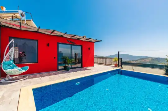 Kalkan Merkezde Panoramik Manzaralı, Özel Havuzlu ve Sessiz Tatil Seçeneği