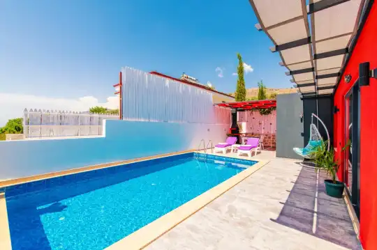 Kalkan Merkezde Panoramik Manzaralı, Özel Havuzlu ve Sessiz Tatil Seçeneği
