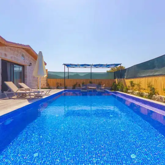 Kalkan'da Muhafazakar Aileler ve Balayı Çiftleri İçin Özel Tasarlanmış Villa