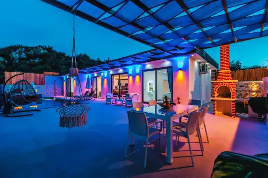 Kaputaş Plajı’na Yakın Doğa ile Şehir Hayatını Birleştiren Villa