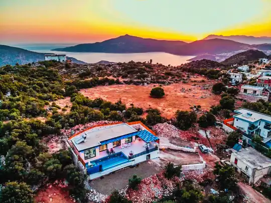 Kaputaş Plajı’na Yakın Doğa ile Şehir Hayatını Birleştiren Villa