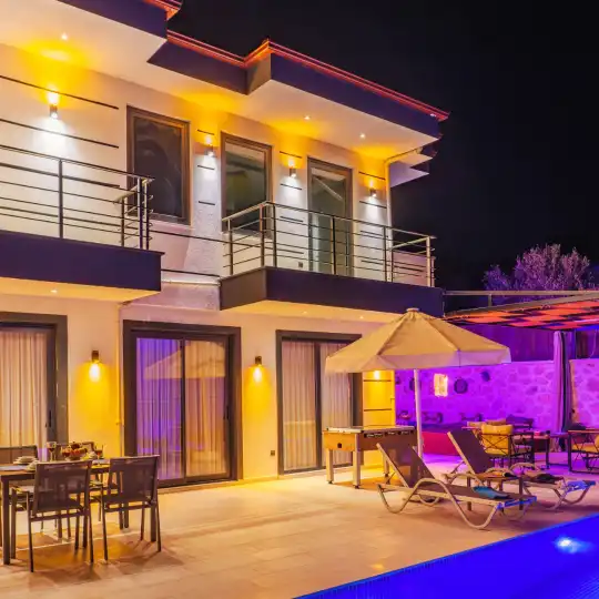 Kalkan'da Denize Yalnızca 1.5 km Mesafede, Gözlerden Uzak Doğayla Bütünleşik Villa