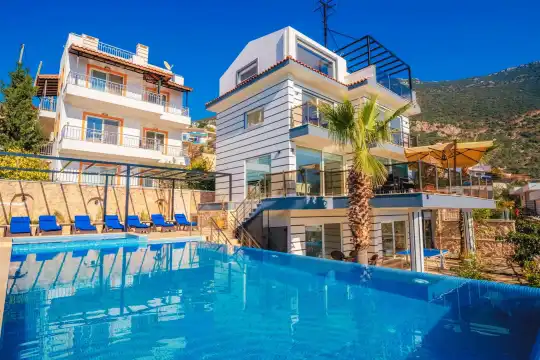 Kalkan'da Sonsuzluk Havuzlu Doğa ve Deniz Manzarasıyla Büyüleyen Villa 