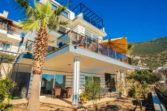 Kalkan'da Sonsuzluk Havuzlu Doğa ve Deniz Manzarasıyla Büyüleyen Villa 
