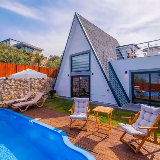 Kalkan Üzümlü’de Doğanın Kalbinde Muhafazakar Konseptte Özel Havuzlu Villa