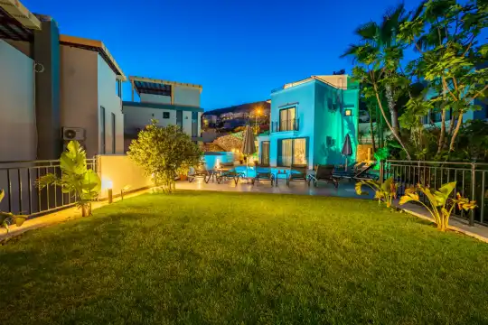 Kalkan'da Plaja Yürüme Mesafesinde, Deniz Manzaralı, 8 Kişilik Kapasiteyle Özel Havuzlu Villa