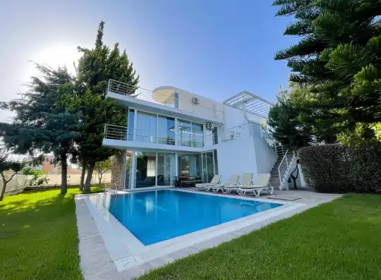 Belek’te Korunaklı, Gözlerden Uzak Özel Havuzlu Lüks Villa