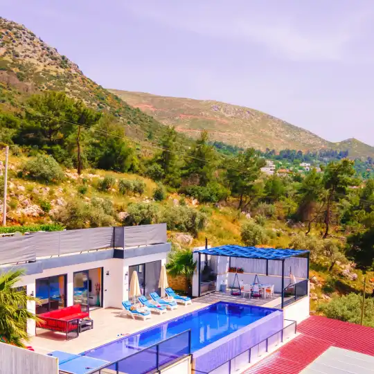 Kalkan'da Aile ve Balayı Çiftleri İçin Özel Tasarlanmış, Çocuk Oyun Alanlı Villa