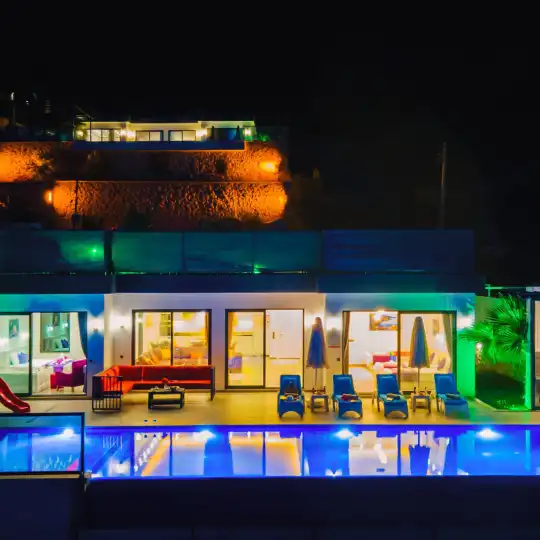 Kalkan'da Aile ve Balayı Çiftleri İçin Özel Tasarlanmış, Çocuk Oyun Alanlı Villa