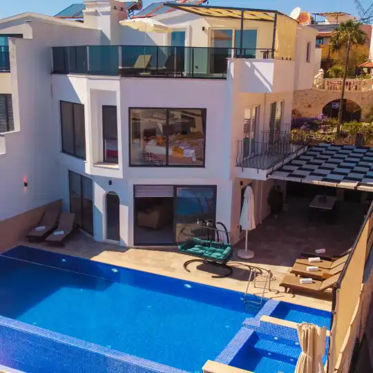 Sonsuzluk Havuzuyla Akdeniz Manzarası: Kalkan’da Unutulmaz Tatil