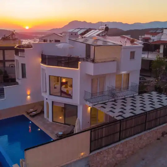 Sonsuzluk Havuzuyla Akdeniz Manzarası: Kalkan’da Unutulmaz Tatil