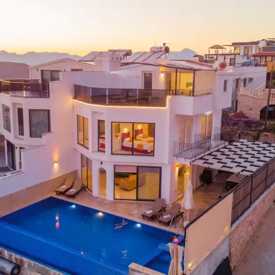 Sonsuzluk Havuzuyla Akdeniz Manzarası: Kalkan’da Unutulmaz Tatil