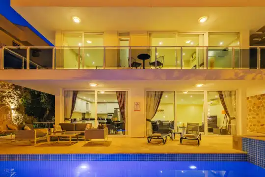 Kalkan Merkez'de Deniz Manzaralı Süit Odalarıyla Rahatlık ve Şıklık Bir Arada