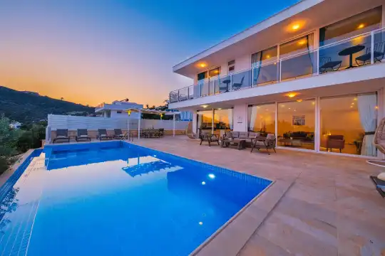 Kalkan Merkeze Yakın, Denize Nazır Lüks Modern Tatil Villası