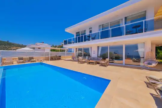 Kalkan Merkeze Yakın, Denize Nazır Lüks Modern Tatil Villası