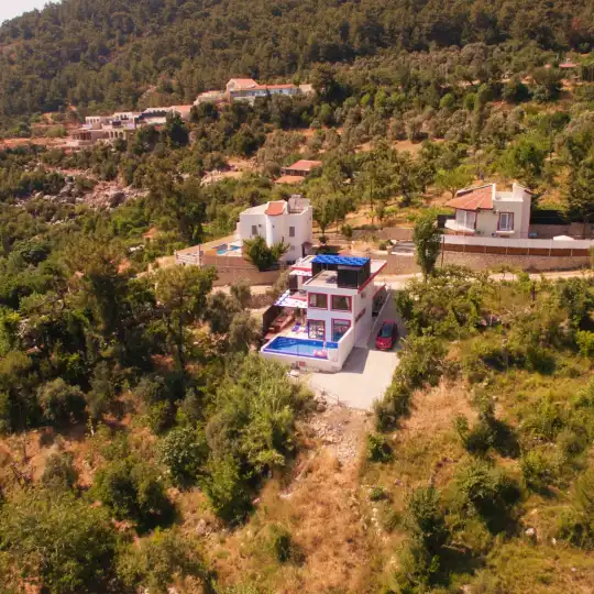 Kalkan'da Isıtmalı Kapalı Havuz ve Panoramik Manzaralı Balayı veya Aile Villası