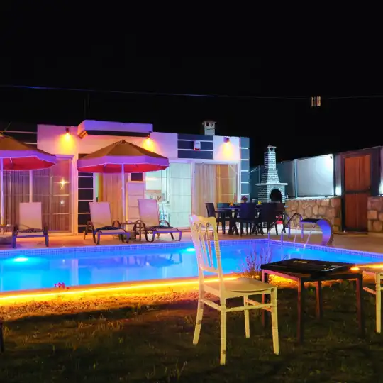 Kalkan Sarıbelen’de Jakuzili ve Korunaklı Villa: Aileler İçin İdeal Tatil Seçeneği