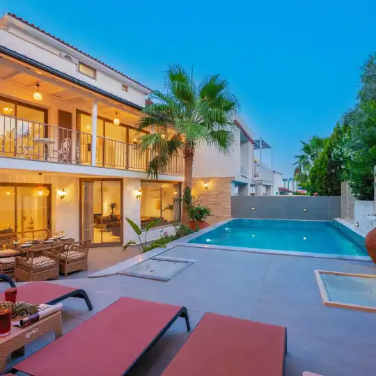 Kalkan’da Doğa İçerisinde Plaja Yakın, Modern Tasarımlı, 6 Kişilik Villa