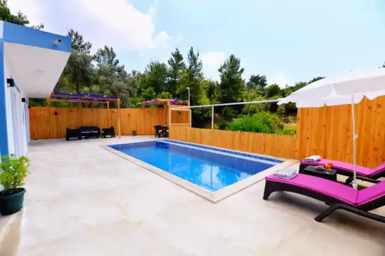 Kaş Kalkan'da Plajlara Kısa Mesafede, Tam Korunaklı Jakuzili Villa