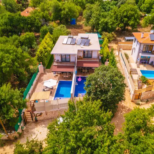 Kaş Merkeze Yakın Yeşillikler İçinde Tam Donanımlı Villa