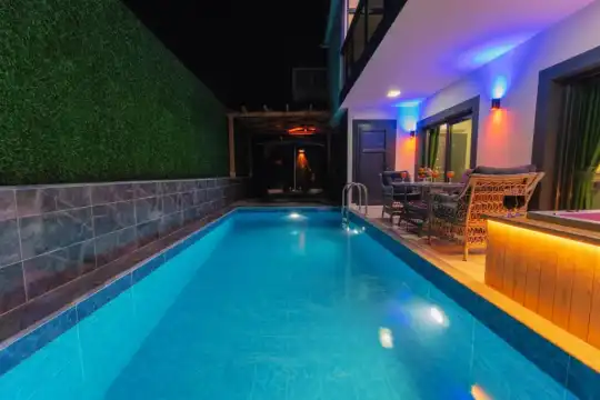 Fethiye’nin Kalbinde Ölüdeniz’e Yakın, Modern ve Geniş Bahçeli Tatil Villası