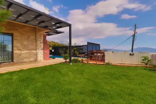 Kalkan’da 4 Kişilik Muhafazakar Villa: Isıtmalı ve Jakuzili