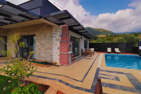 Kalkan’da 4 Kişilik Muhafazakar Villa: Isıtmalı ve Jakuzili