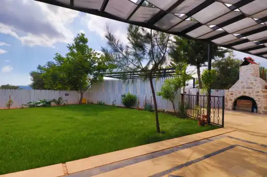 Kalkan’da 4 Kişilik Muhafazakar Villa: Isıtmalı ve Jakuzili