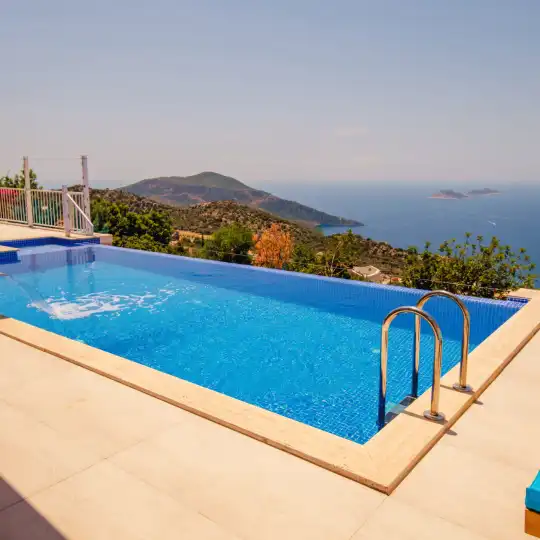 Muhteşem Deniz ve Adalar Manzarasıyla Ekonomik Muhteşem Bir Villa Tatili Deneyimi