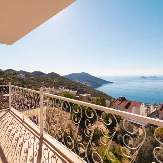 Kalkan’da Jakuzili, Özel Bahçeli ve Özel Yüzme Havuzlu, Manzarasıyla Hayran Bırakan Villa