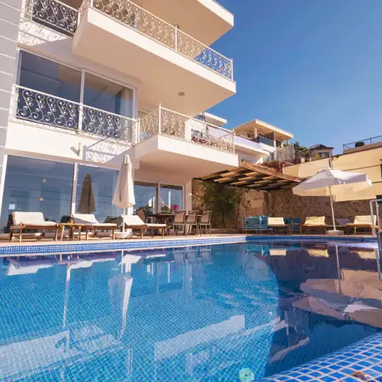 Kalkan’da Jakuzili, Özel Bahçeli ve Özel Yüzme Havuzlu, Manzarasıyla Hayran Bırakan Villa