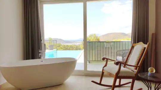 Kalkan’da Balayı ve Ailelere Uygun, Modern Tasarımlı Villa